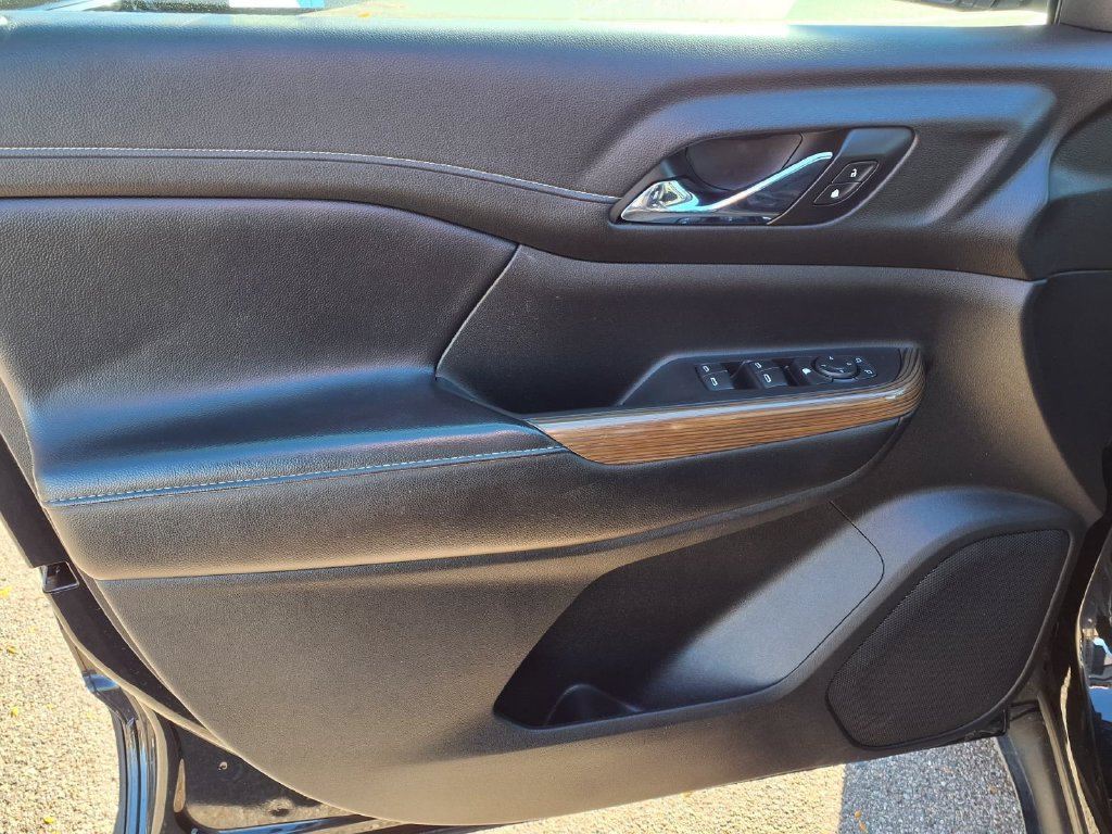Used 2019 GMC Acadia SLE FWD image 17