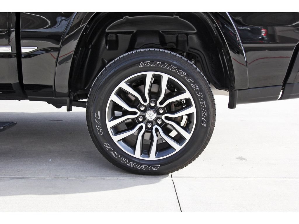 Used 2025 RAM 1500 Limited w/ Body Color Bumper Group AWD/4WD image 30