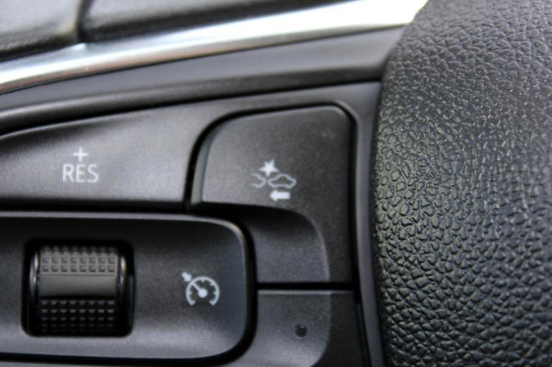 Used 2023 Buick Envision Essence image 42