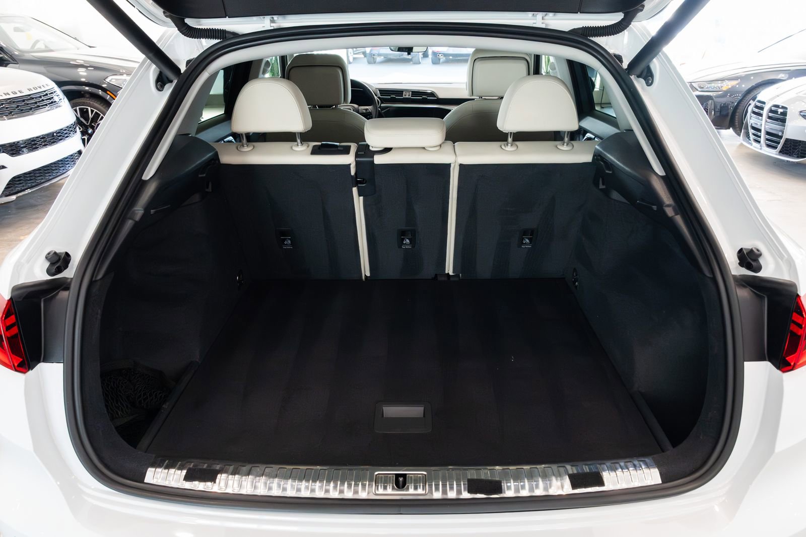 Used 2020 Audi Q3 2.0T Premium w/ Convenience Package image 8