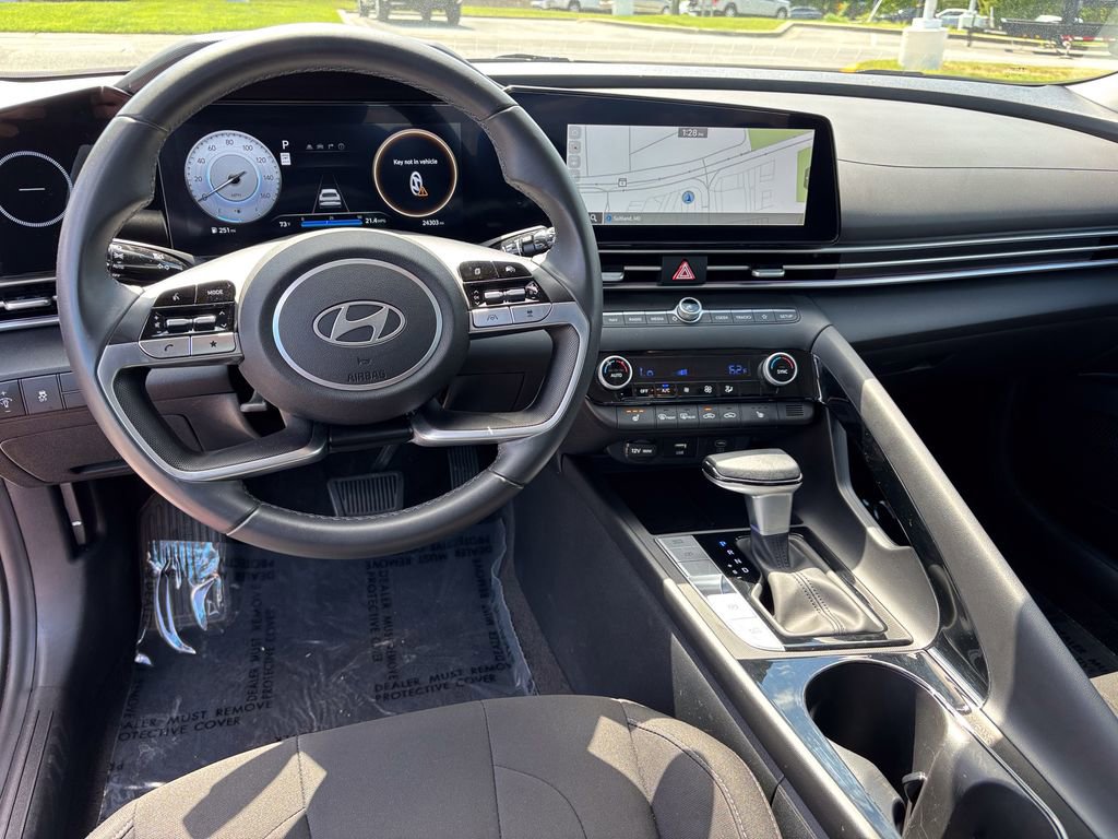 Used 2025 Hyundai Elantra SEL FWD image 20