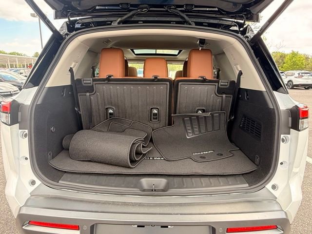 New 2026 Nissan Pathfinder Platinum AWD/4WD image 17