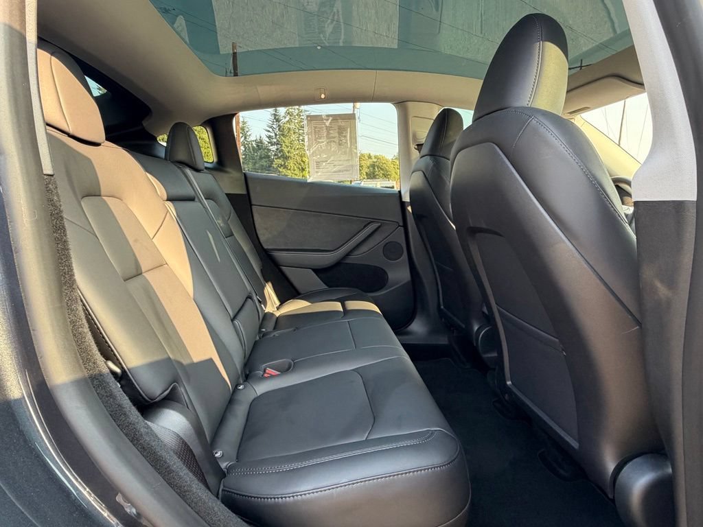 Used 2024 Tesla Model Y Long Range AWD/4WD image 30