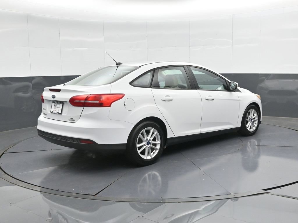 Used 2015 Ford Focus SE image 2