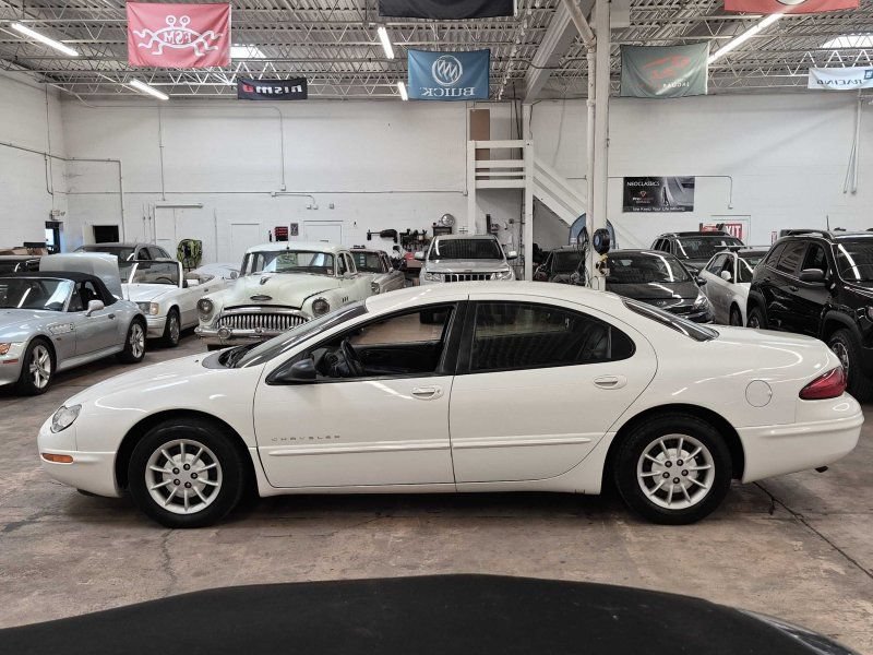 Used 1998 Chrysler Concorde LXi FWD image 3
