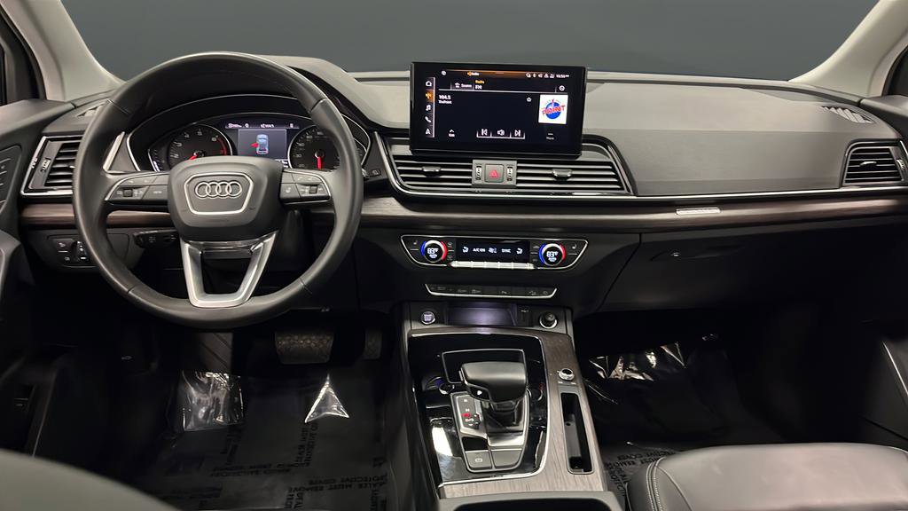 Used 2023 Audi Q5 2.0T Premium w/ Convenience Package image 14