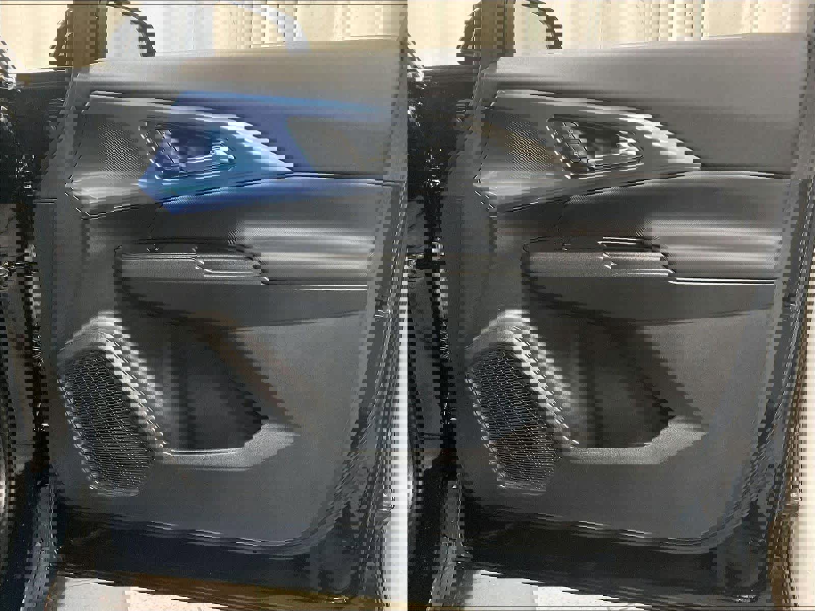 Used 2025 Chevrolet Equinox EV LT w/ Convenience Package image 12