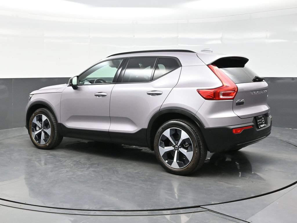 Used 2026 Volvo XC40 B5 Plus AWD/4WD image 4