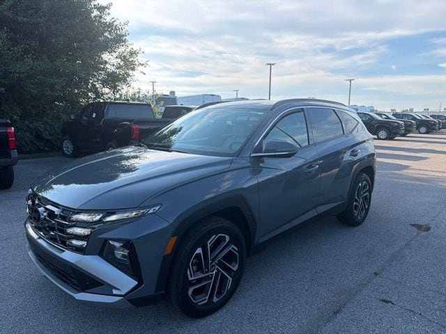 Used 2025 Hyundai Tucson Limited AWD/4WD image 2