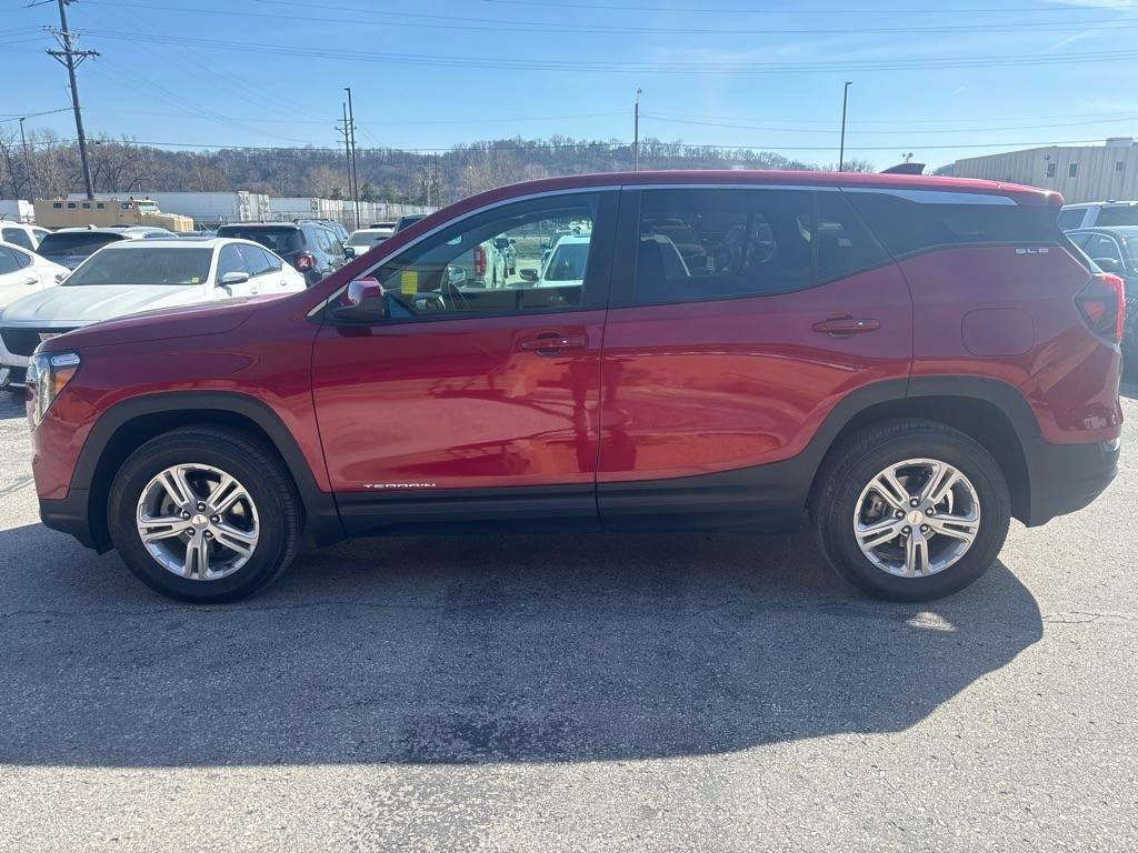 Used 2024 GMC Terrain SLE AWD/4WD image 9