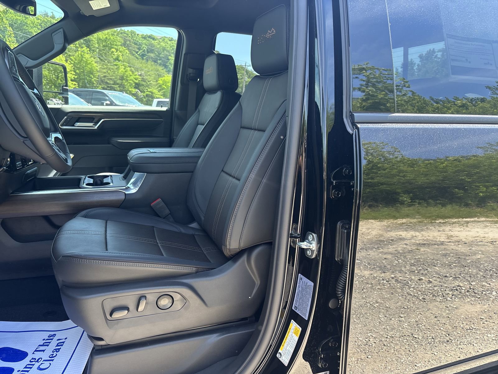 New 2026 Chevrolet Silverado 2500 High Country w/ Midnight Edition AWD/4WD image 14
