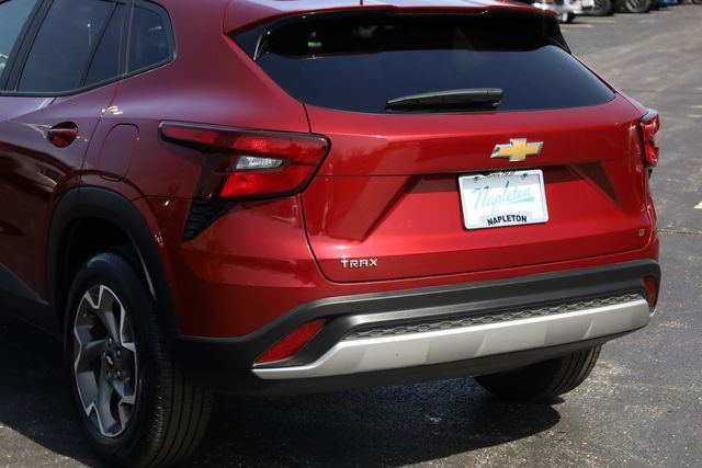 Used 2025 Chevrolet Trax LT FWD image 7