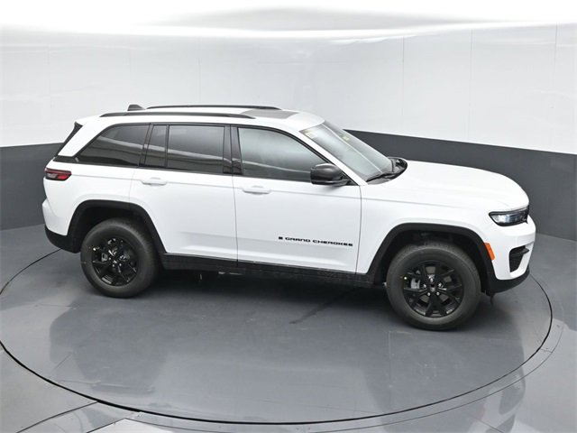 New 2025 Jeep Grand Cherokee Altitude image 37