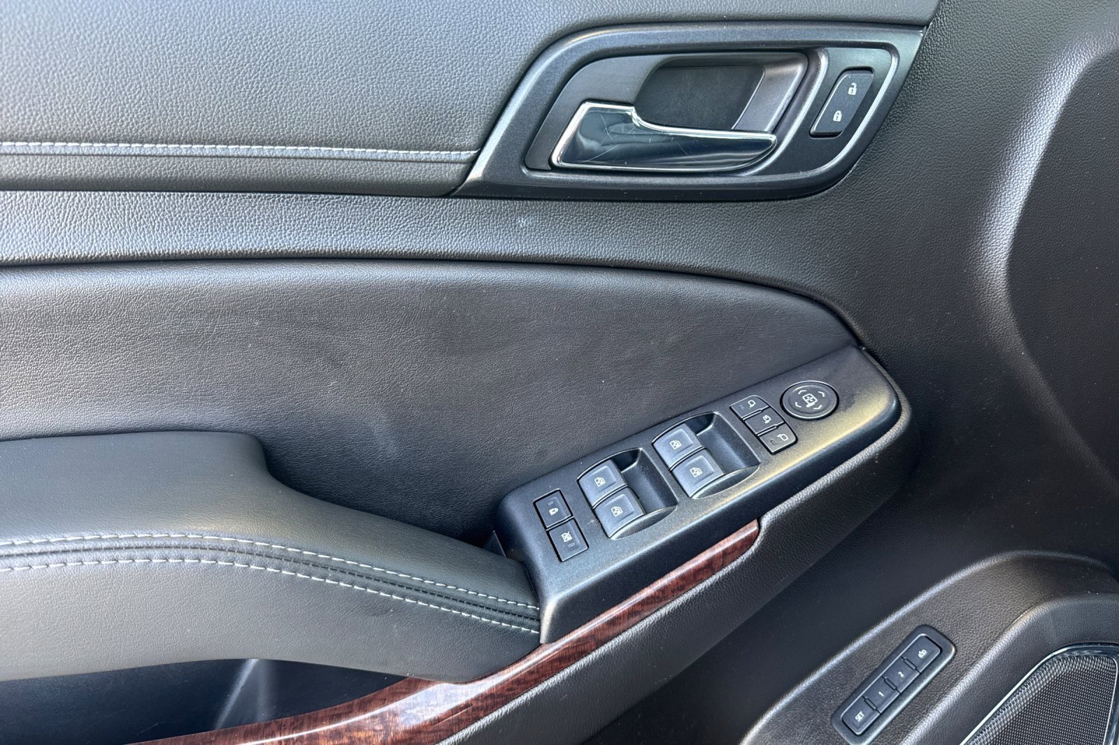 Used 2020 GMC Yukon SLT image 10