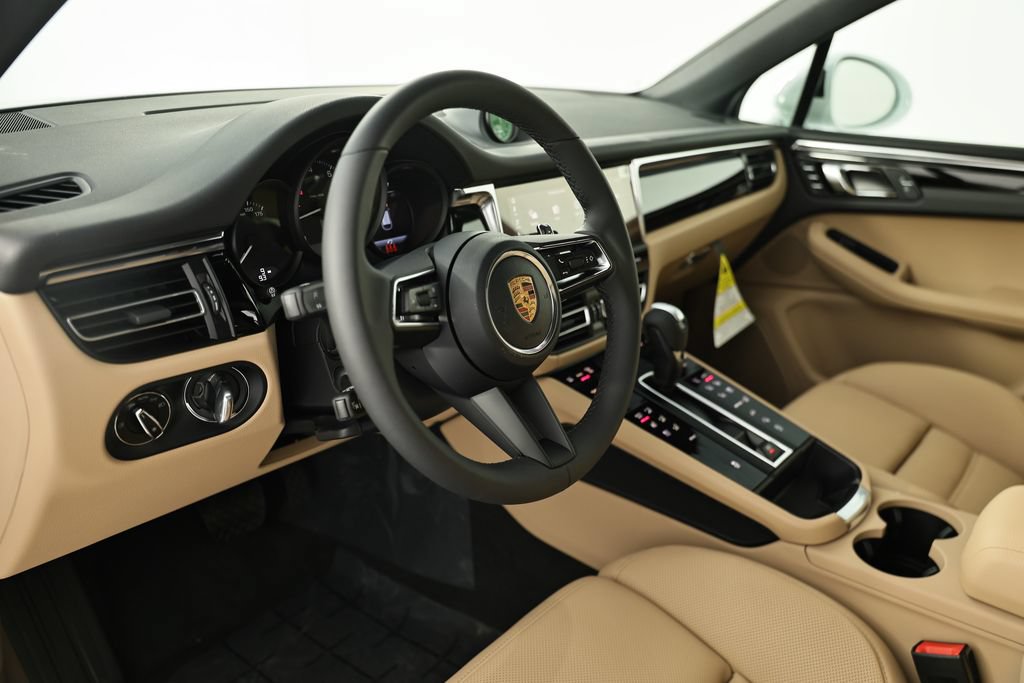 New 2026 Porsche Macan AWD/4WD image 4