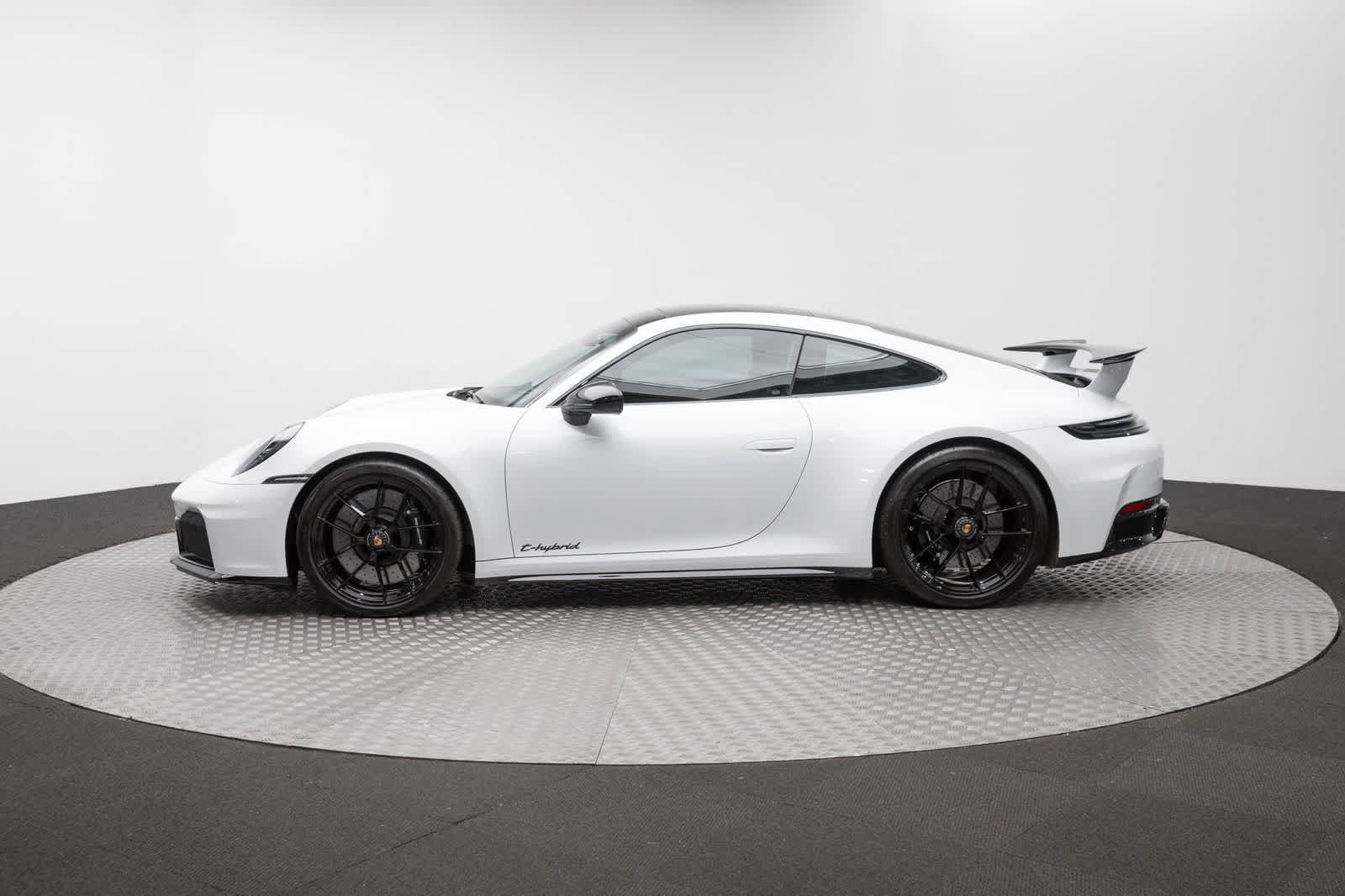 Used 2025 Porsche 911 Carrera 4 GTS AWD/4WD image 3
