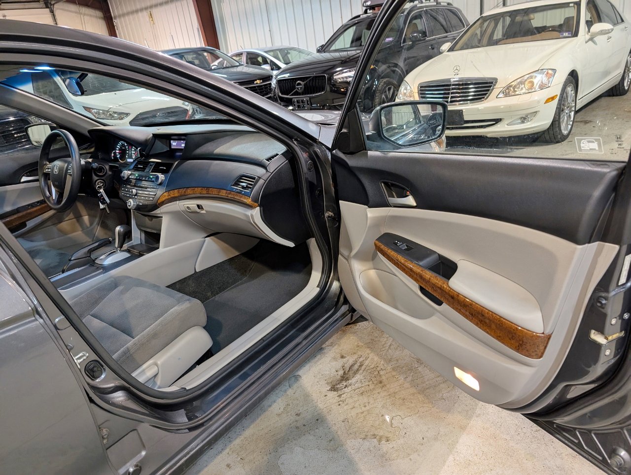 Used 2011 Honda Accord EX image 25