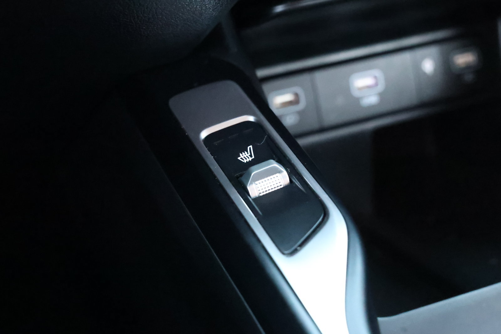 Used 2022 Kia Sorento EX w/ Panoramic Sunroof Package FWD image 5