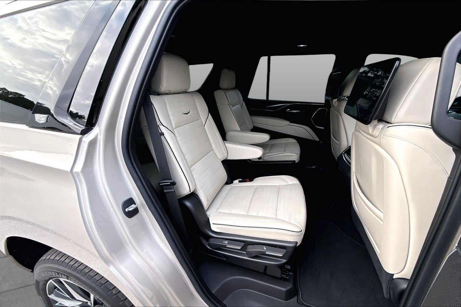Used 2021 Cadillac Escalade Sport w/ Driver Assist Tech Package AWD/4WD image 19