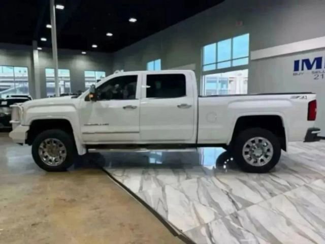 Used 2015 GMC Sierra 2500 Denali w/ Duramax Plus Package image 9