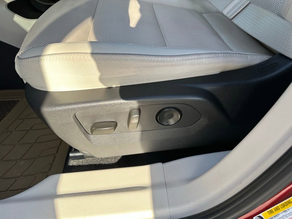 Used 2022 Buick Envision Essence w/ Technology Package I FWD image 12