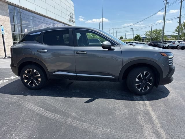 Used 2025 Nissan Kicks SV AWD/4WD image 7