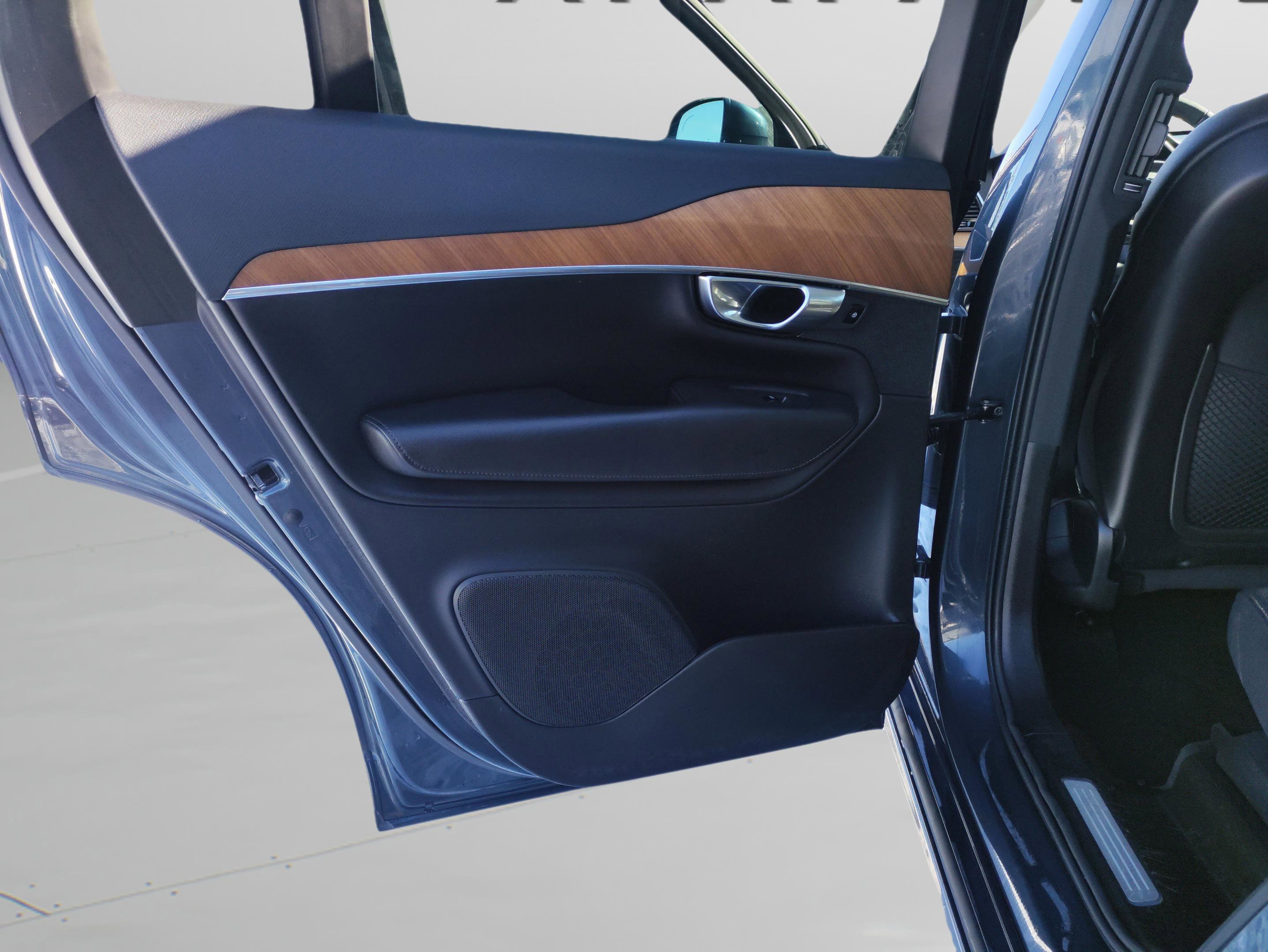 Used 2023 Volvo XC90 B5 Plus image 27