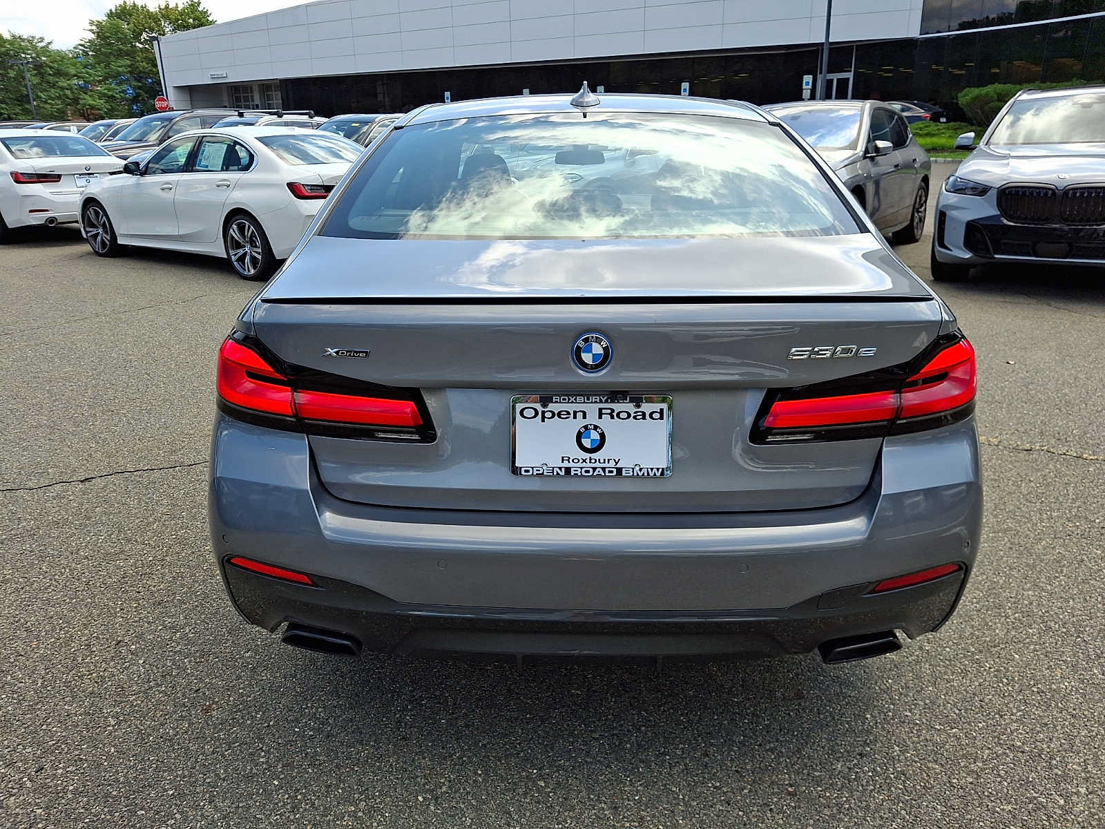 Used 2023 BMW 530e xDrive w/ Premium Package AWD/4WD image 6