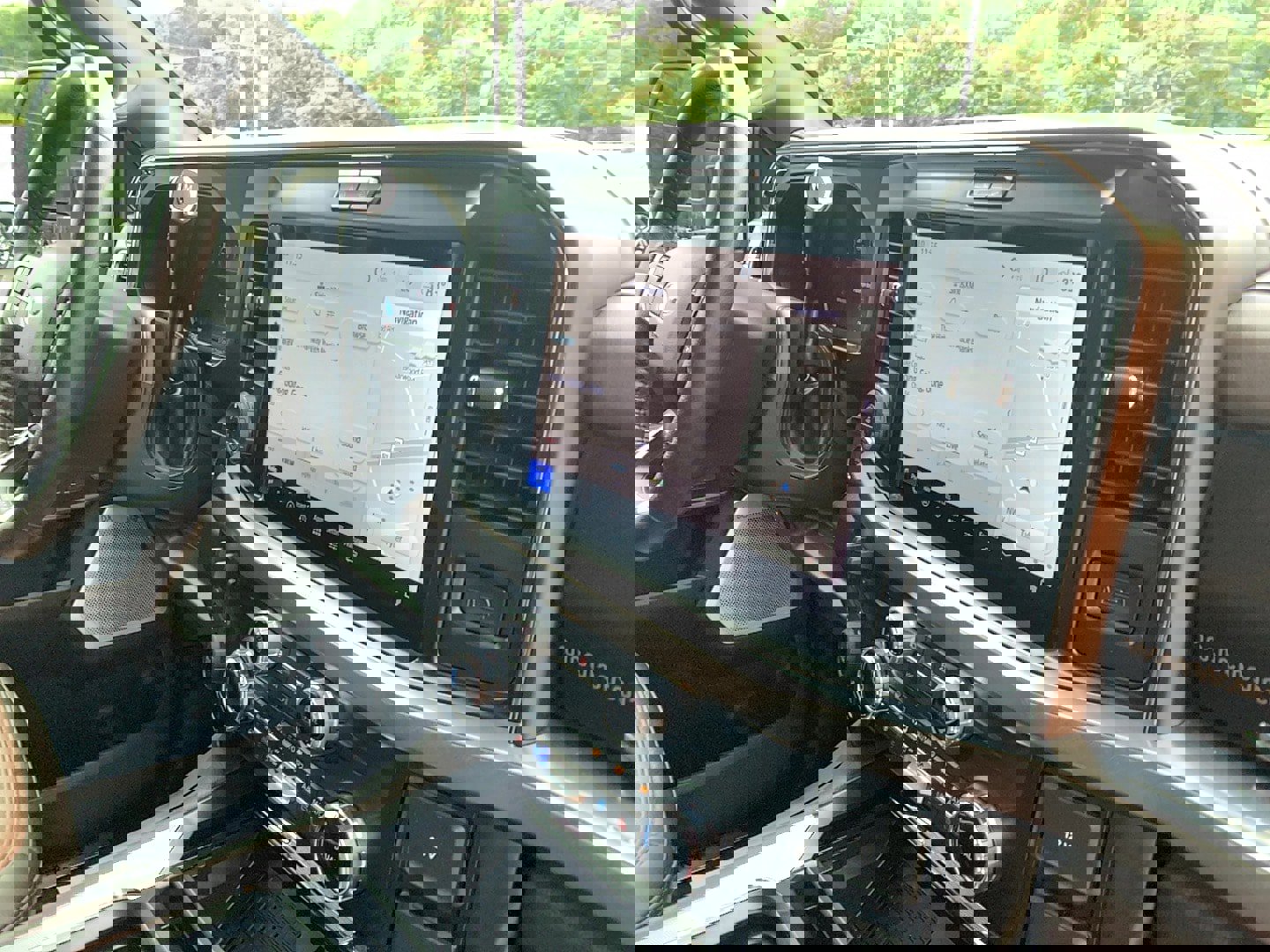 Used 2025 Ford F450 King Ranch w/ FX4 Off-Road Package image 21