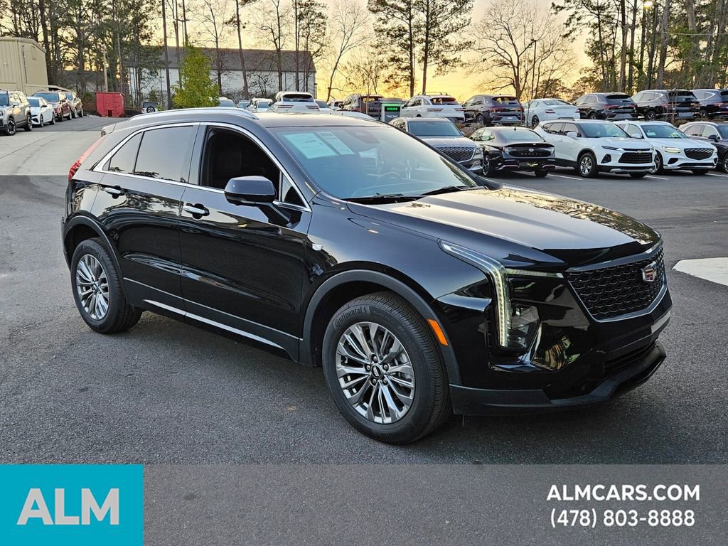 Used 2025 Cadillac XT4 Premium Luxury image 3