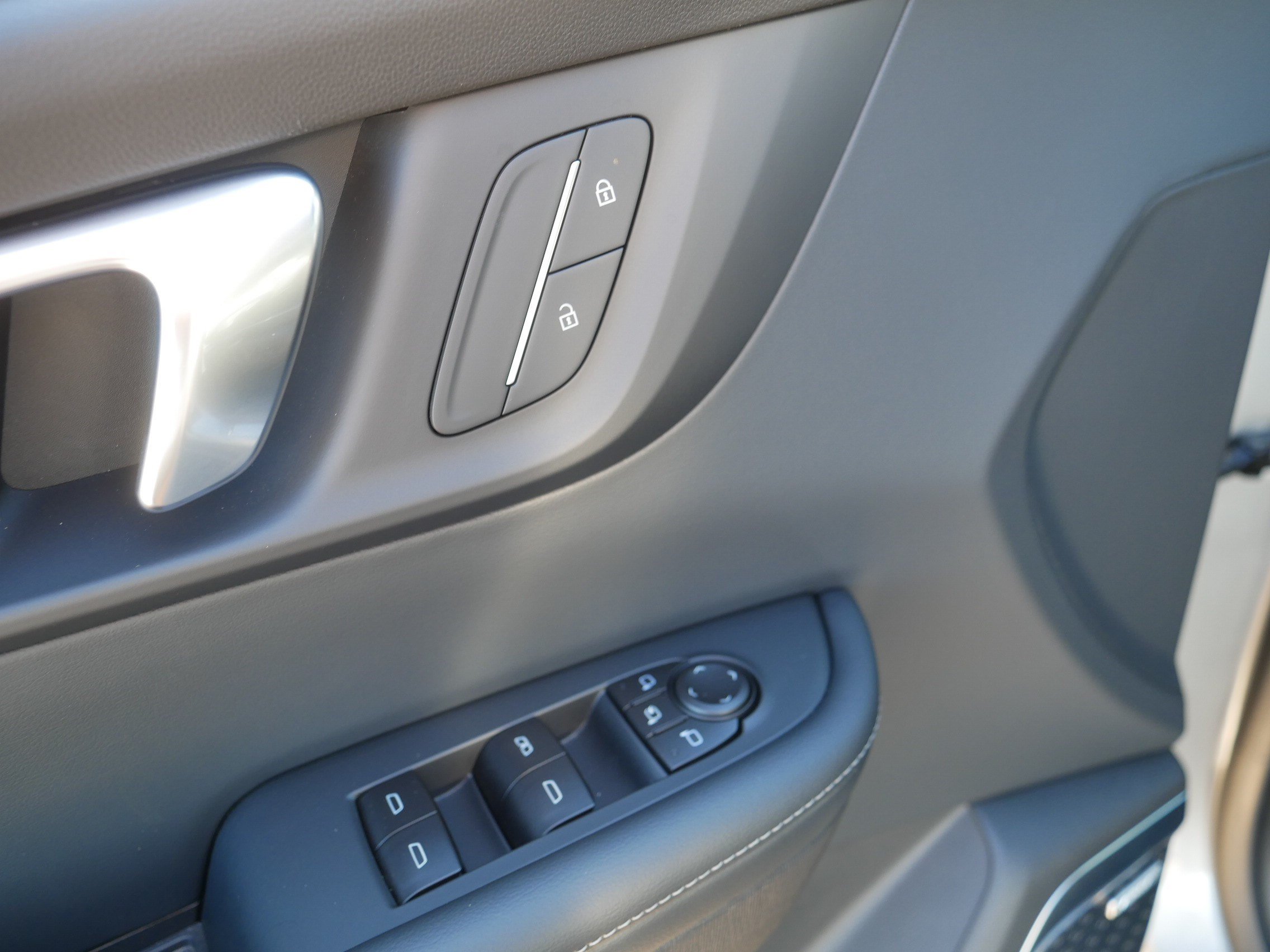 Used 2026 Buick Enclave Preferred AWD/4WD image 19
