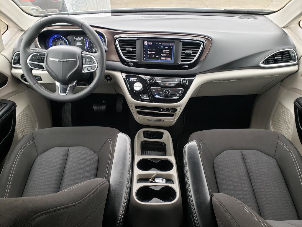 Used 2023 Chrysler Voyager LX image 14