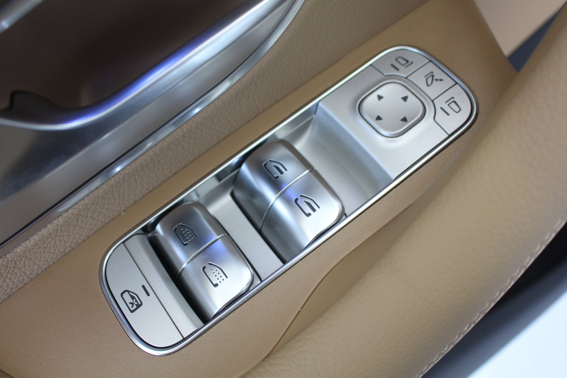 New 2026 Mercedes-Benz GLS 450 4MATIC image 15