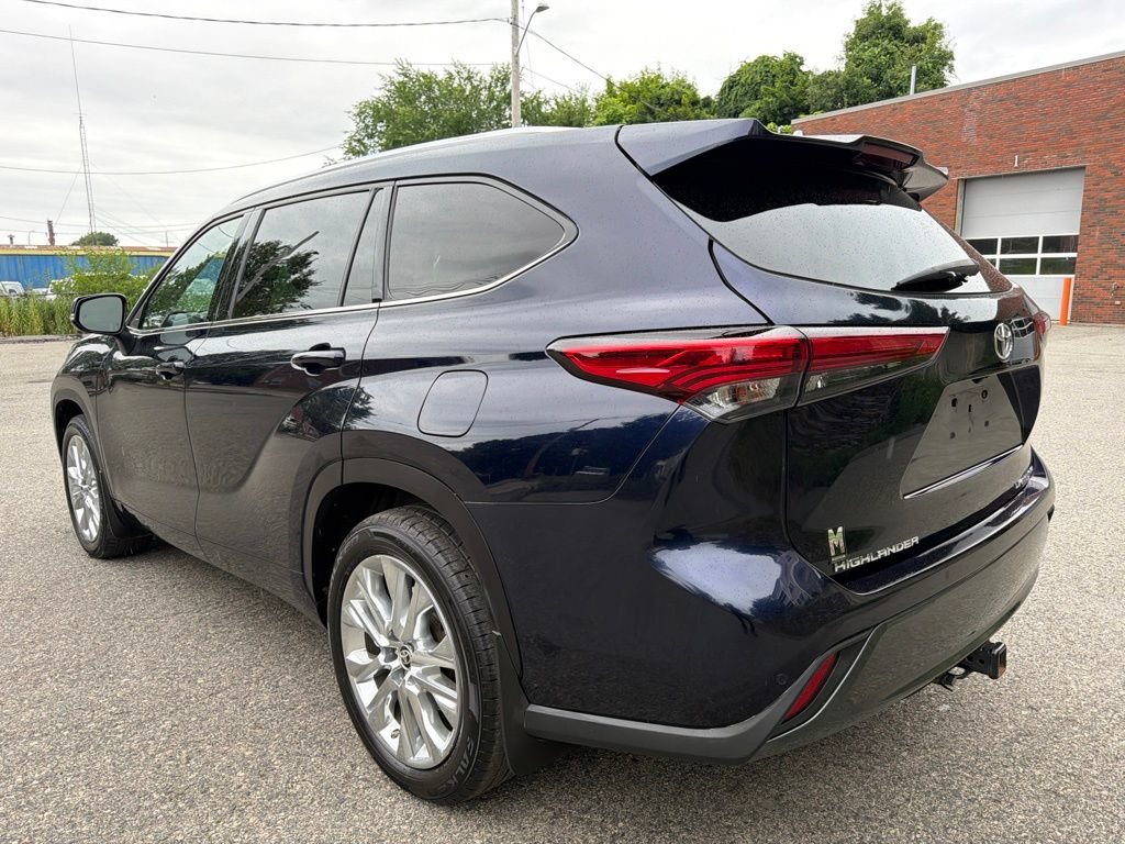 Used 2020 Toyota Highlander Limited AWD/4WD image 4