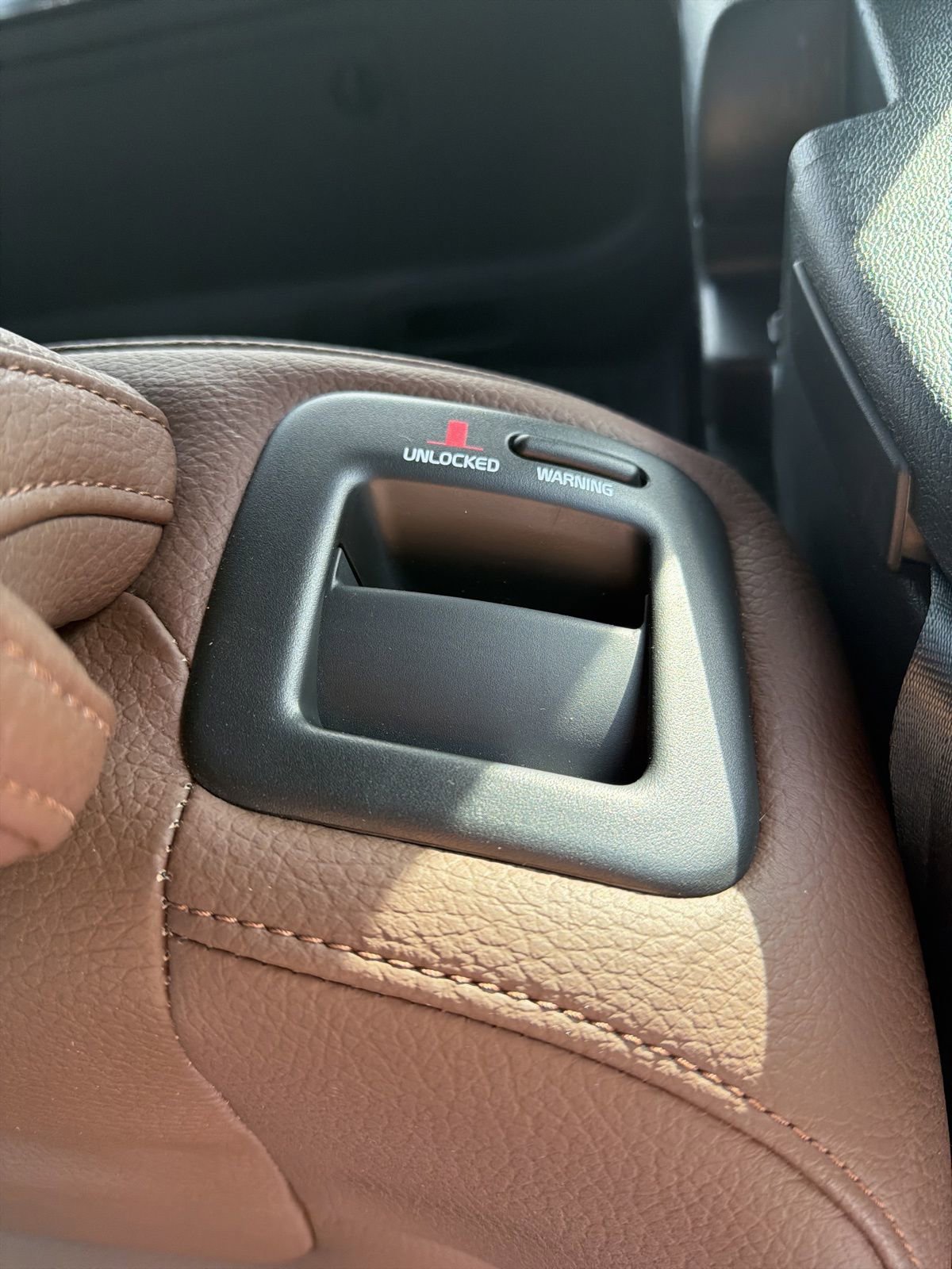 Certified 2025 Volvo XC60 T8 Plus w/ Protection Package Premier image 98