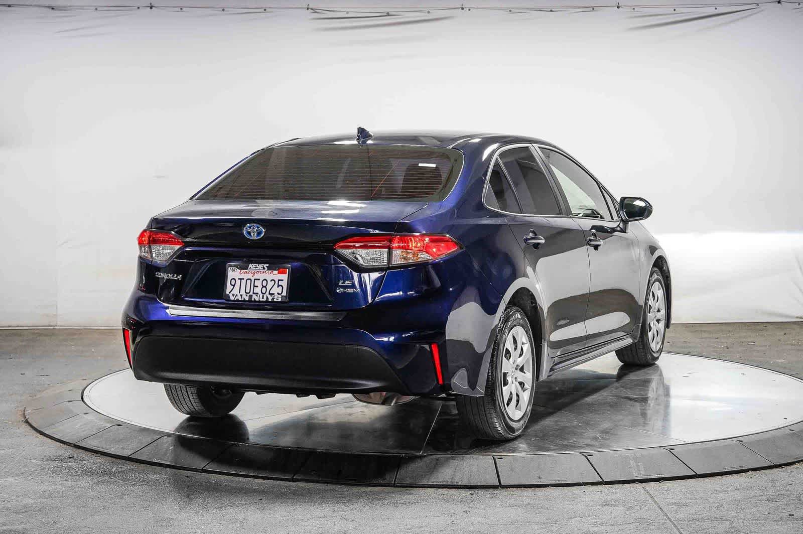 Certified 2025 Toyota Corolla LE FWD image 5