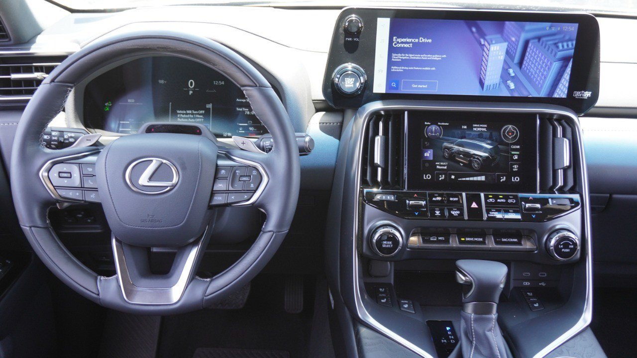 Certified 2026 Lexus LX 600 4WD w/ Accessory Package (Z1) image 30