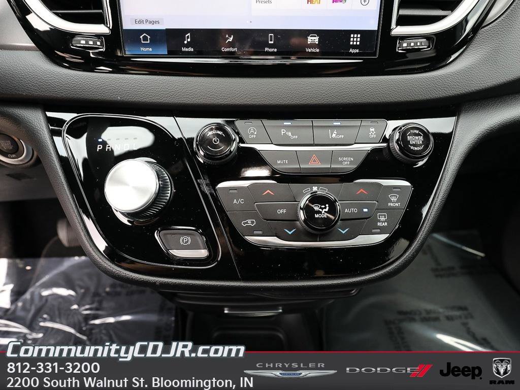 New 2026 Chrysler Voyager LX FWD image 17