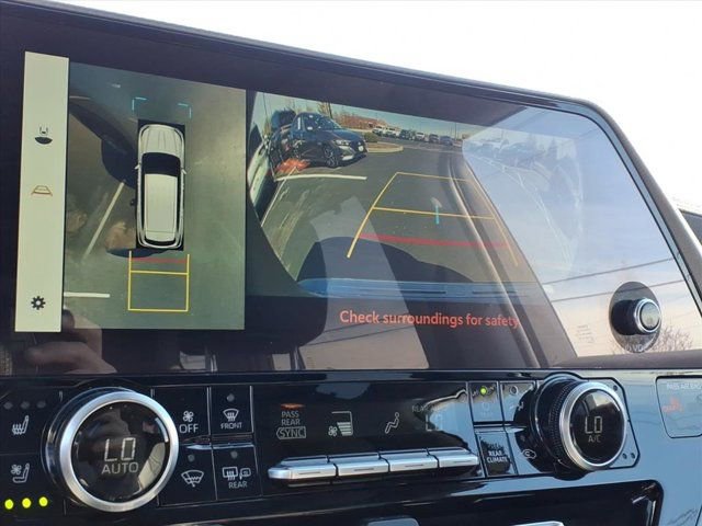 Used 2023 Toyota Highlander Platinum image 13