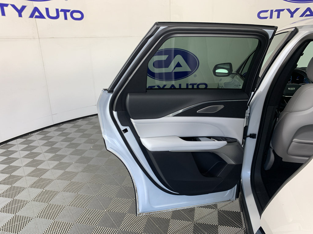 Used 2024 Cadillac Lyriq Luxury RWD image 32