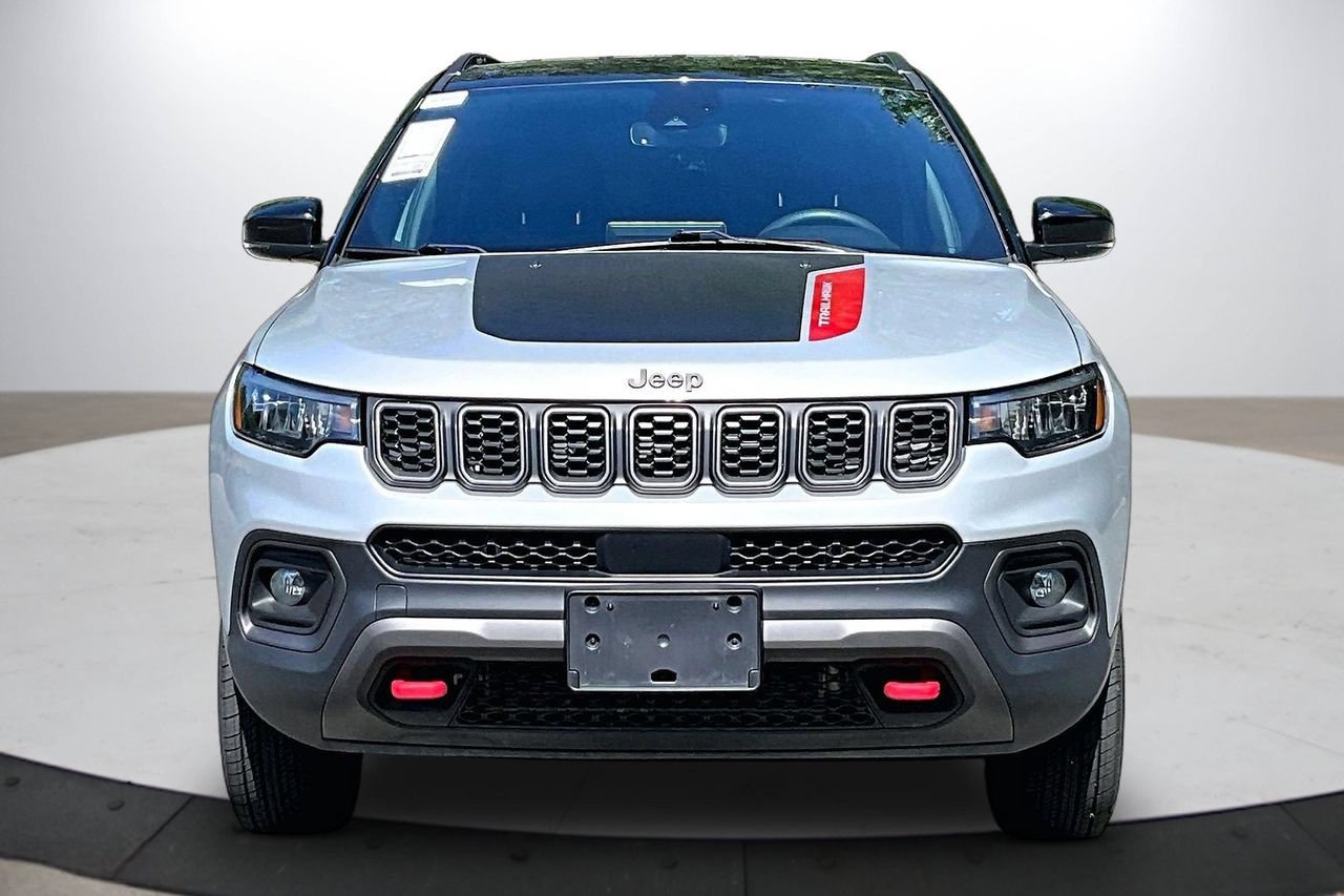 Used 2024 Jeep Compass Trailhawk AWD/4WD image 3