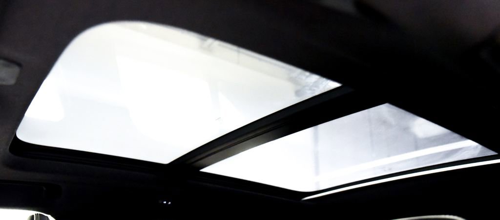 Used 2020 Volvo XC40 T5 R-Design w/ Protection Package Premier image 23