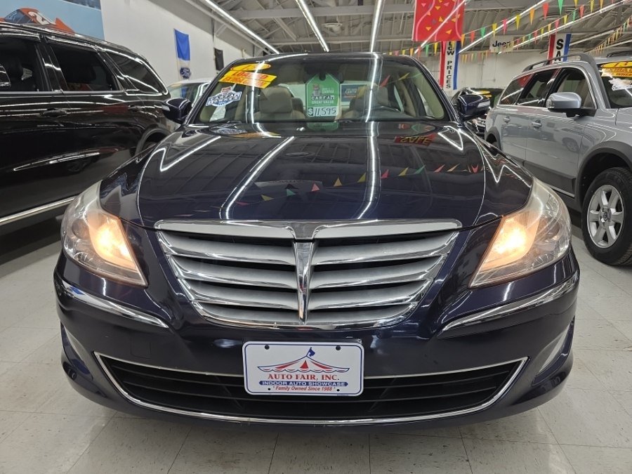 Used 2013 Hyundai Genesis 3.8 w/ Premium Pkg RWD image 2