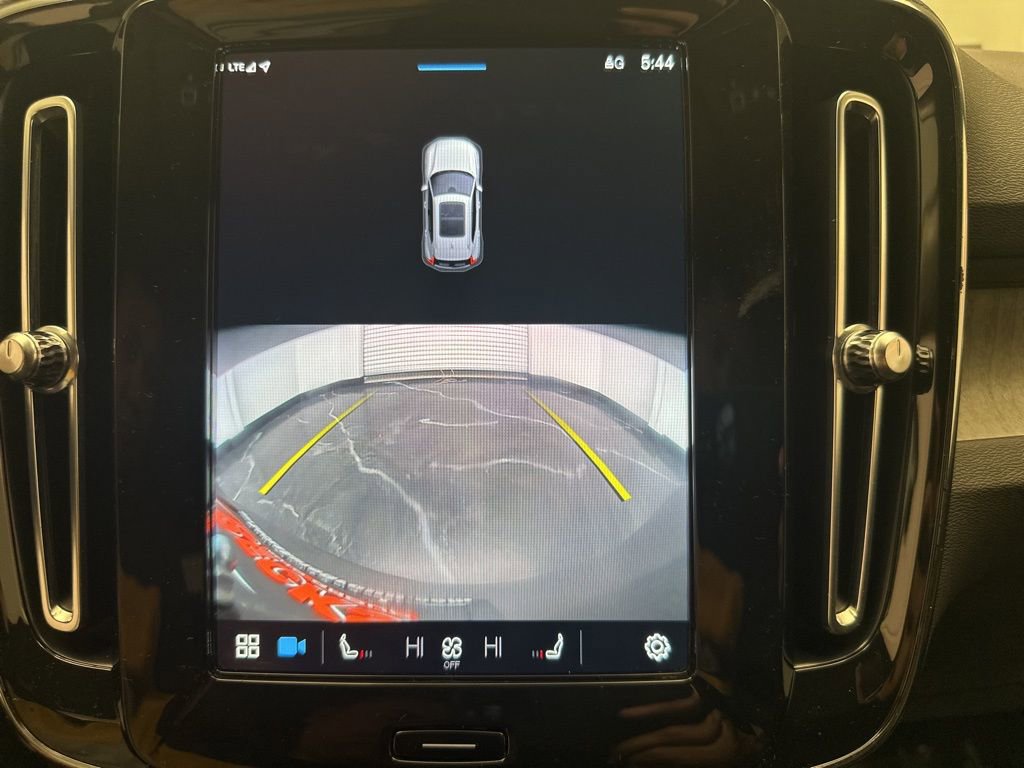 Used 2023 Volvo XC40 B5 Core image 22