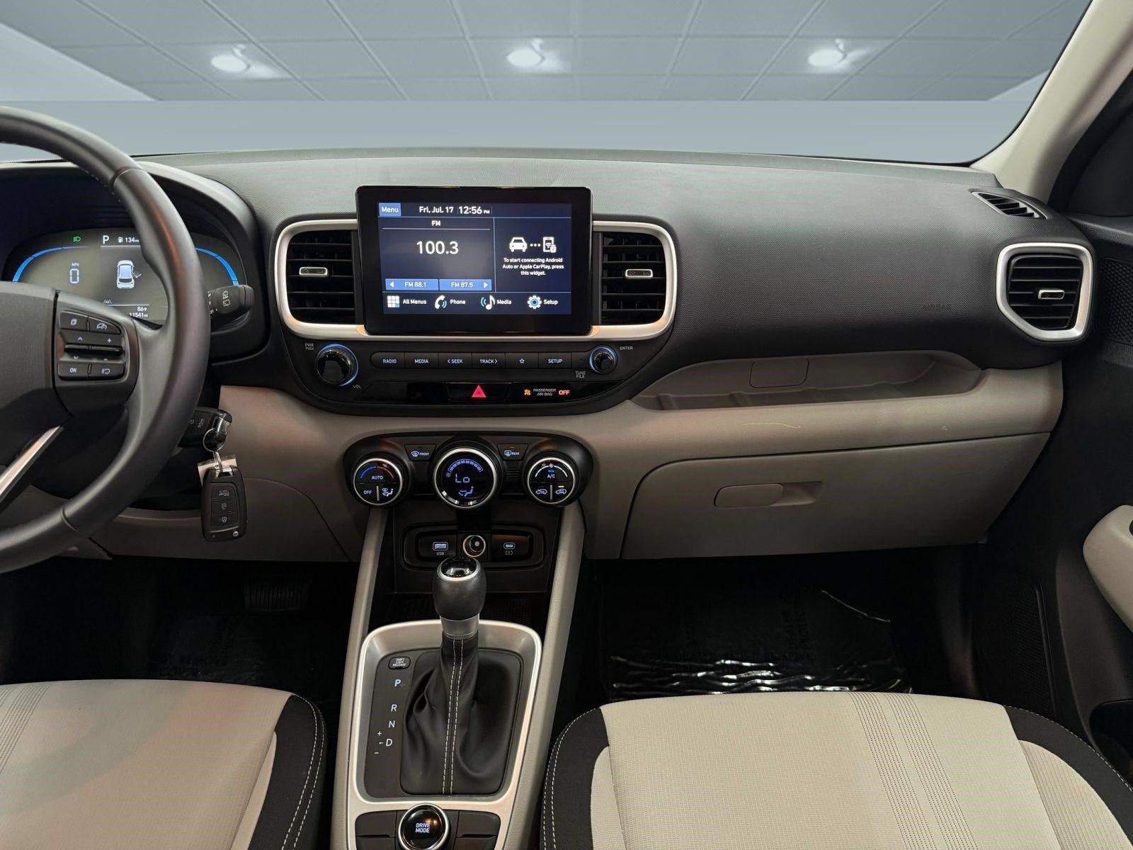 Used 2023 Hyundai Venue SEL FWD image 15