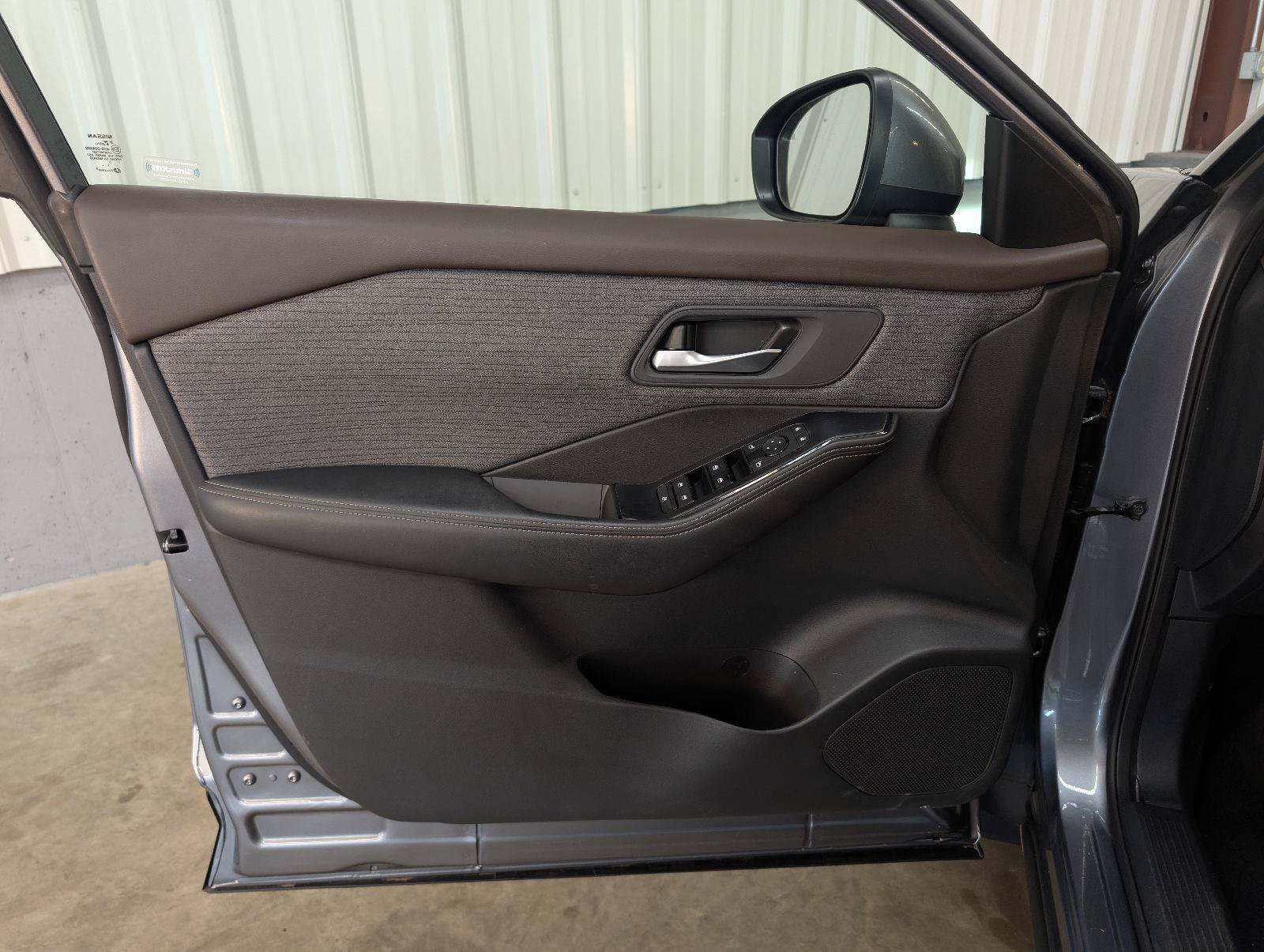 Used 2022 Nissan Rogue SV AWD/4WD image 17