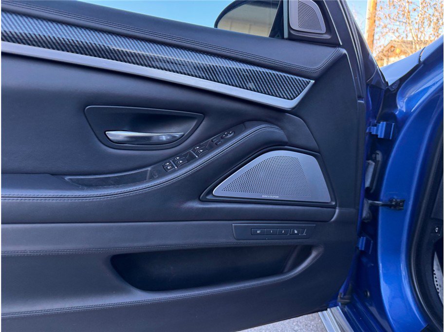 Used 2016 BMW M5 RWD image 23