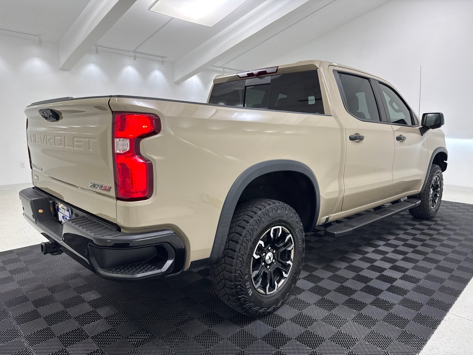 Used 2023 Chevrolet Silverado 1500 ZR2 AWD/4WD image 8