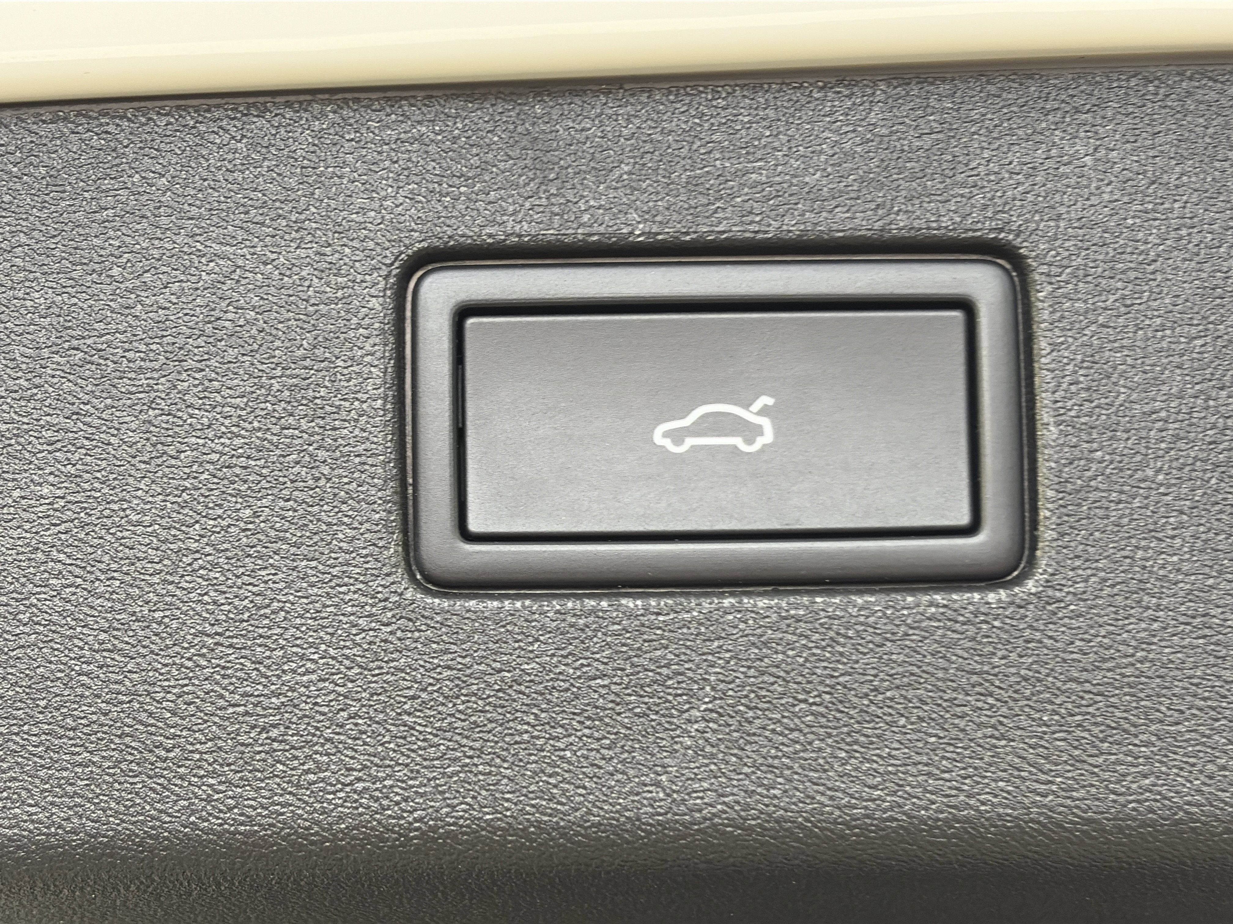 Used 2025 Volkswagen Tiguan SE image 15