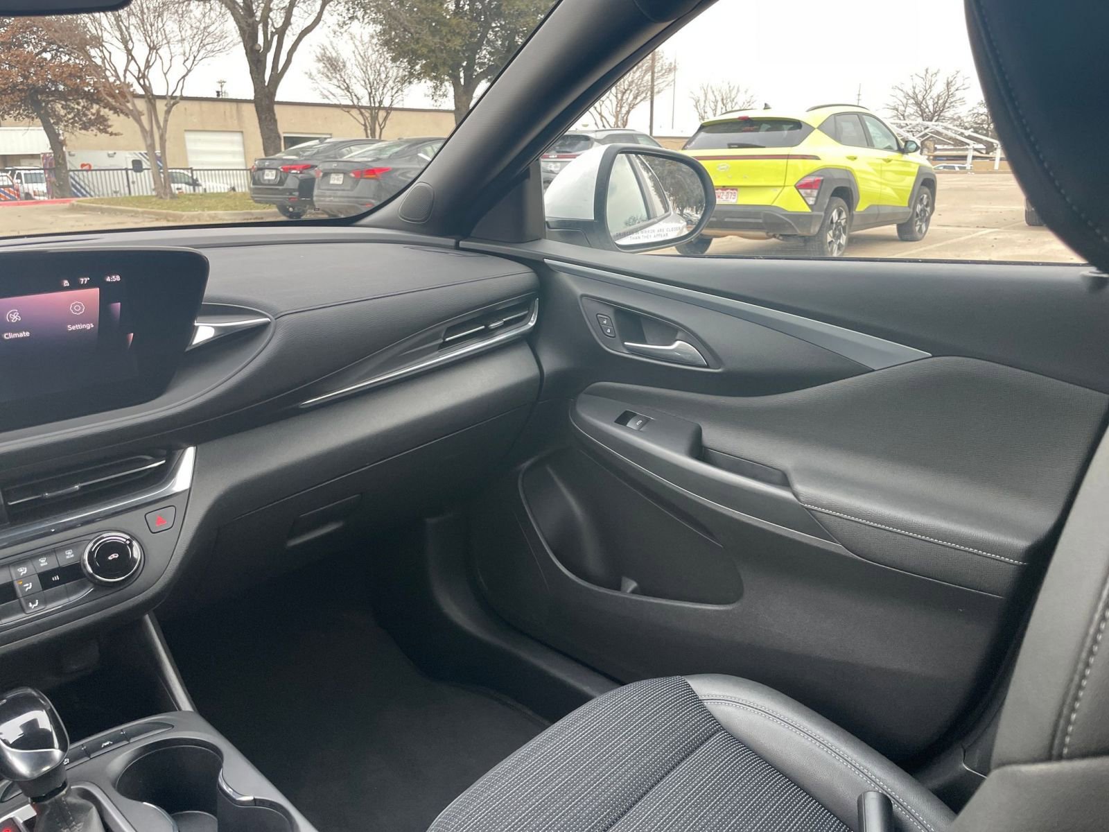 Used 2025 Buick Envista Preferred image 38